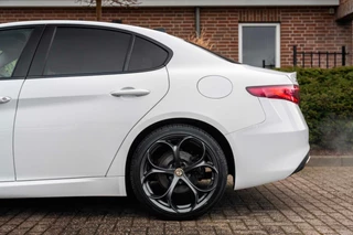 Alfa Romeo Giulia 2.0T Super 200 PK Aut Pano Keyless Half/Leder Xenon 19'' / 35