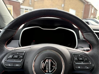 MG ZS EV MG EV Luxury 50 kWh  Panoramadak, Trekhaak, App Connect / 12