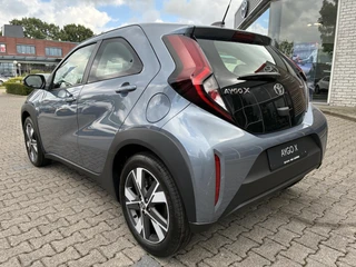 Toyota Aygo X HYBRID 115 PLAY NIEUW & DIRECT LEVERBAAR!!! APPLE/ANDROID CLIMA AD-CRUISE CAMERA 17" LM-VELGEN / 6