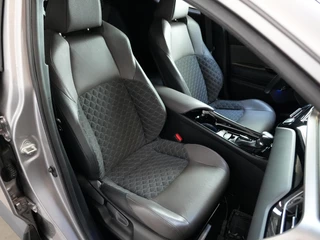 Toyota C-HR 1.8 Hybrid Executive ✅All Season✅Navi✅Dodehoek✅Camera✅Stoelverwarm.✅Keyless✅Cruise✅Clima✅ / 7