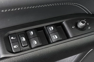 Jeep Compass 4xe 240 Plug-in Hybrid Electric S Stuur-Stoelverwarming Keyless Alpine 360 Camera / 34