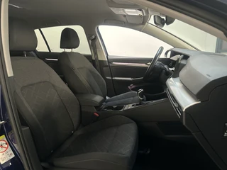 Volkswagen Golf 1.0 TSI 110pk Life Sfeerverlichting Navigatie Camera App-Connect / 8