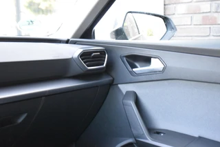 SEAT Leon Sportstourer 2.0 TDI Style Business Intense / 24