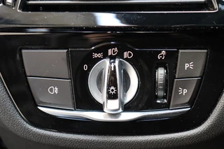 BMW 5 Serie Touring 520i High Executive M Sport Pakket Automaat  / Trekhaak / Panoramadak / Stoelverwarming / Nappa Leder / Comfortstoelen / Achteruitrijcamera / Apple Carplay / Driving Assistant / Cruise Control / Navigatie Professional / Adaptief Onderstel / 30