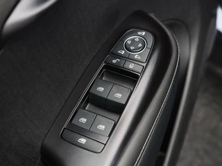 BYD DOLPHIN Design 60.4 kWh 204 Pk | Stoelverwarming | 360 Camera | Panoramadak | Adaptive Cruise | Warmtepomp |17 Inch | 26.055 Km !! / 20