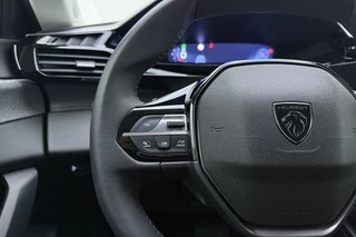 Peugeot 408 1.2 Hybrid 145 e-DCS6 Allure | Adaptive Cruise Control | Camera | Full LED | 19'' Lichtmetalen velgen | Climate Control | Navigatie | Apple Carplay & Android Auto | Keyless Entry & Start / 19