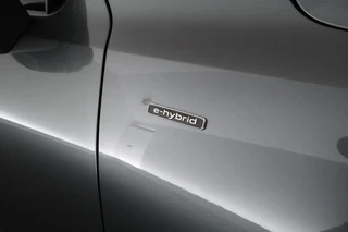 Audi Q3 1.5 272pk e-hybrid S edition Trekhaak Camera Keyless Panoramadak Stoelverwarming Virtual Cockpit Navigatie 2x S-Line / 38