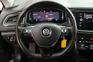 Volkswagen T-Roc 1.5 TSI 150pk DSG Sport Trekhaak Virtual cockpit Adaptive cruise Stoelverwaming PDC / 17