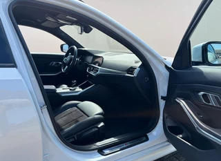 BMW 3-serie Touring 330e M sport ACC Trekhaak / 19