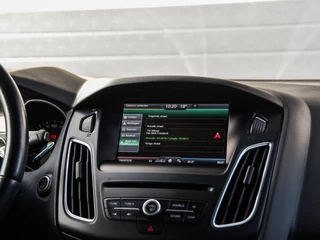 Ford Focus Wagon 1.0 Titanium Edition Xenon | Keyless | Navi | Camera | Stoel+stuurverwarming | Cruise control | PDC v+a / 17