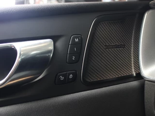 Volvo XC60 2.0 Recharge T8 AWD R-Design Panoramisch schuif/kantel dak, 360 Camera, Stoelverwarming, Harman/Kardon audio installatie, Navigatie / 31