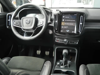 Volvo XC40 1.5 T3 Momentum Business | Zwart dak | Navigatie | Adaptieve Cruise control | Camera | Elektrische achterklep | Elektrisch verstelbare stoelen met geheugen / 10