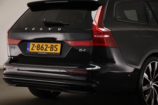 Volvo V60 2.0 B4 Ultimate Dark | PANORAMADAK | HEAD UP | STANDKACHEL | ACHTERBANKVERWARMING | 360 CAMERA | 20" / 25