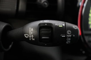 MINI Cooper Hatchback Pepper Business Automaat 3 deurs  / Navigatiesysteem / Cruise Control / Achteruitrijcamera / Comfort Access / Bluetooth / Climate Control / Lichtpakket / Parkeersensoren  / 16 Inch / Chrome Line / 33