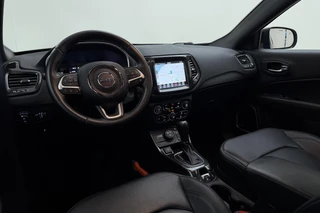 Jeep Compass 4xe 240 Plug-in Hybrid Electric S Automaat | Lederen bekleding | Trekhaak | Camera | Keyless | Lichtmetalen velgen black | Climate control / 17
