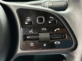 Mercedes-Benz A-Klasse BWJ 2020 180 136 PK Luxury Line AUTOMAAT  TREKHAAK | STOELVERW. | FULL LED | CAMERA | CARPLAY + ANDROID |  NAVI | CLIMA | CRUISE | LMV | PDC / 17