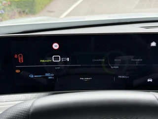 Peugeot e-3008 Launch Edition Dual Motor 73 kWh 325PK Automaat Navigatie, Rondomzichtcamera, Keyless, Panoramadak, Stoel & Stuurwielverwarming, Apple Carplay, Android Auto / 27