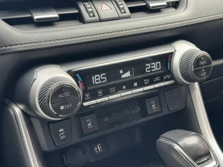 Toyota RAV4 2.5 Hybrid Dynamic AWD DYNAMIC 1650KG TREKGEW STOELVERW PARK-SENSOREN NAVI CAMERA APPLE/ANDROID LM-VELGEN / 18