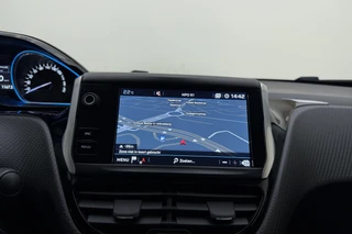 Peugeot 2008 1.2 PureTech Allure | Navigatie | Climate Control | Cruise Control | Camera | Lichtmetalen Velgen | Parkeersensoren Achter / 24