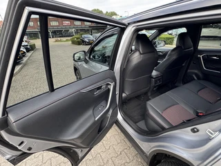 Toyota RAV4 2.5 Plug-in Hybrid AWD BI-TONE PLUS JBL-AUDIO NAVI HEAD-UP BLIND SPOT 360° CAMERA STOEL/STUURVERW EL-KLEP APPLE/ANDROID 1500KG TREKGEW KLASSE 3 ALARM 4S-BANDEN / 15