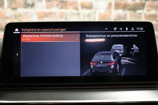 BMW 5 Serie Touring 520i High Executive M Sport Pakket Automaat  / Trekhaak / Navigatie Professional / Achteruitrijcamera / Comfortstoelen / DAB / Apple Carplay / Stoelverwarming / Adaptief Onderstel / Cruise Control / LED / 35