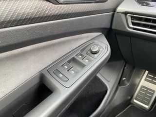 Volkswagen Golf 1.5 eTSI R-Line 150 pk Business  | 1e eigenaar | navigatie | IQ light | camera | sfeerverlichting | stoel-stuurverw. / 22