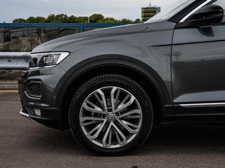 Volkswagen T-Roc 1.5 TSI 150 PK DSG Style IQ.DRIVE | Trekhaak | Virtual Cockpit | LED | ACC | Camera | Dodehoekdetectie | Stoel-/Stuurverwarming | Navigatie | Apple CarPlay/Android Auto | 18" / 42