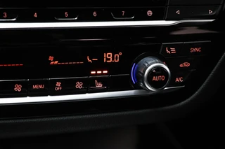 BMW 5-serie Touring 530e xDrive M-Sport | LEDER | STOELVERWARMING | TREKHAAK | 19" / 9