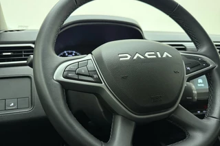 Dacia Duster 1.3 TCe 150 Journey Automaat | Navigatie | Camera | Keyless | Dakrails | Weinig kilometers | Hoge instap | Lichtmetalen velgen / 18