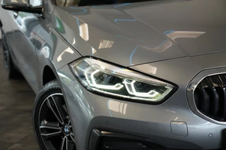 BMW 1 Serie 118i Sport Line  Keyless Go Navi LED Carplay 24 Maanden garantie* (Vraag naar de voorwaarden) / 25
