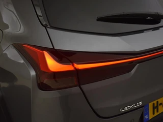 Lexus UX 250h First Edition | Elektr. a. klep | Trekhaak | PDC / 12