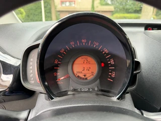 Toyota Aygo 1.0 VVT-i x-clusiv / 19