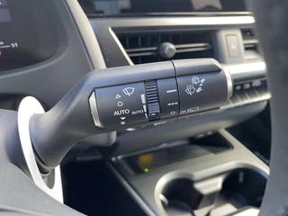 Lexus UX 300h Ultimate Edition DIRECT LEVERBAAR EL-ACHTERKLEP STUURVERW STOELVERW GROOT-SCHERM BLIND-SPOT / 35