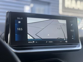 Peugeot 208 1.2 PureTech Allure Pack | Adaptive Cruise Control | Parkeercamera/-sensoren | Keyless Start | Apple Carplay/Android Auto | Climate Control | i-Cockpit | Navigatie | DAB | Full LED | Dealer Onderhouden | / 18