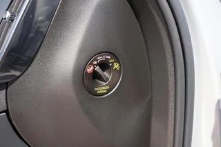 Volvo XC60 T6 Recharge AWD Plus Bright | Stoelverwarming | Trekhaak  | Parkeercamera | Panoramadak | Long Range |   Memory Stoelen | Keyless / 46