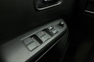 Suzuki Ignis 1.2 Smart Hybrid Style | Navigatie | Cruise control | Achteruitrijcamera | Stoelverwarming | Climate Control | Keyless Entry en Start / 17