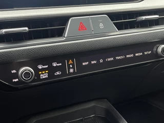 Kia Stonic 1.0 T-GDi MHEV ExecutiveLine | NU MET €1.000 inruilpremie! | Dodehoekassistentie | Stoel/stuurverwarming | Apple Carplay / 22