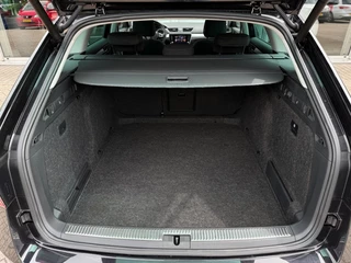 Škoda Superb COMBI 1.5 TSI ACT Business Edition - Automaat Stoelverw. Navi Camera 17inch LMV / 48