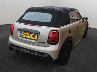 Mini Cabrio 2.0 John Cooper Works S Cabrio | Automaat | Sportstoelen | Carplay/Android Auto | Cruise Control / 7
