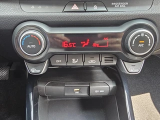 KIA Stonic 1.0 100pk DynamicPlusLine I Navi I Clima I PDC voor + achter / 16