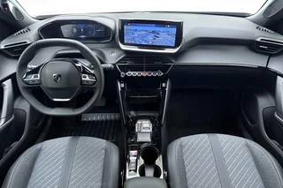 Peugeot 2008 1.2 Hybrid 145 Allure Navigation Pack l Vision Pack l DAB l LED l Bluetooth l Wireless Apple Carplay & Android Auto l 360 Camera l Adaptive Cruise Control l Climate Control l Lichtmetalen Velgen / 32