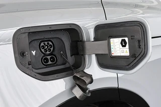 VOYAH Courage Business Edition 80 kWh Head-Up Stoelverwarming Panoramadak / 33