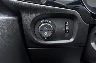 Opel Corsa-e Ultimate 50 kWh 136pk | Full Options | SOH 98% | Massagestoel | Camera | Adaptive Cruise Control | Navigatie | Keyless Entry en Start | LED Verlichting / 20