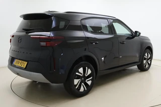 Opel Frontera 1.2 Turbo 145pk Hybrid Automaat GS 7 persoons | 8 Jaar speciale garantie | Navigatie | Stoel- en stuurverwarming | Verwarmbaar voorraam | Dakrails | Achteruitrijcamera | Climate control | 17" Lichtmetalen velgen / 2