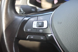 Volkswagen T-Roc 1.5 TSI Sport 150pk Stoel/stuur verwarming / afneembare trekhaak. / 32