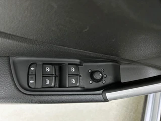 Audi Q2 35 TFSI Pro Line Automaat | Adaptive Cruise | Stoelverwarming | CarPlay | Camera | Parkeersensoren / 33