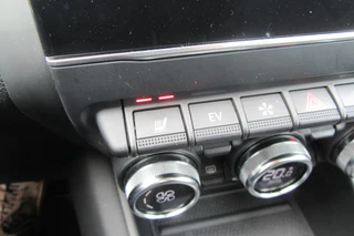 Renault Captur 1.6 E-Tech Plug-in Hybrid 160 Intens Schuifdak, Camera, Stoelverw. / 16