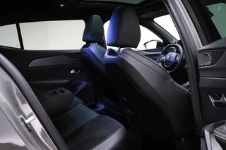 Peugeot e-408 GT 58 kWh | NIEUW | PANORAMADAK | STUURVERWARMING | MASSAGE | DAB | APPLE | 360 CAMERA / 15