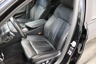 BMW 5 Serie Touring 520i High Executive M Sport Pakket Automaat  / Trekhaak / Navigatie Professional / Achteruitrijcamera / Comfortstoelen / DAB / Apple Carplay / Stoelverwarming / Adaptief Onderstel / Cruise Control / LED / 16