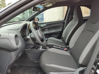 Toyota Aygo X PLAY 4S-BANDEN APPLE/ANDROID AD-CRUISE CAMERA BLUETOOTH AIRCO NL-AUTO EL-RAMEN/SPIEGELS / 9